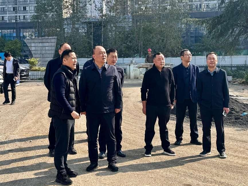 包河區(qū)委副書(shū)記、區(qū)長(zhǎng)李煒一行蒞臨老廣電355潮流創(chuàng)意社區(qū)調(diào)研