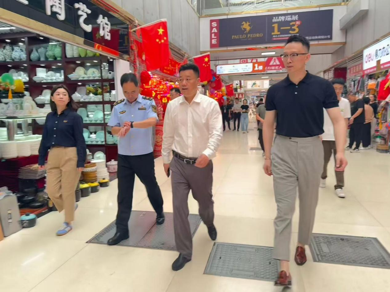 沈建立副區(qū)長(zhǎng)一行赴錢江商城開展節(jié)前消防安全與經(jīng)營(yíng)管理工作檢查指導(dǎo)