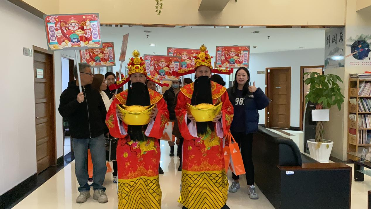 正月十五元宵到，財神到來，請接福！