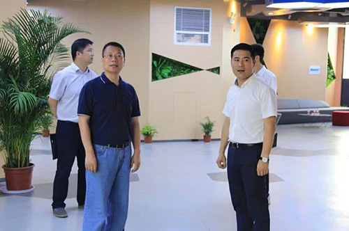 20160818拱墅區(qū)委常委、組織部李煒蒞臨杭州建華文創(chuàng)集團(tuán)總部調(diào)研指導(dǎo) (3).jpg